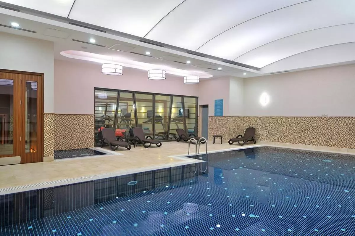 DOUBLE TREE BY HILTON POOL (Copy).jpg